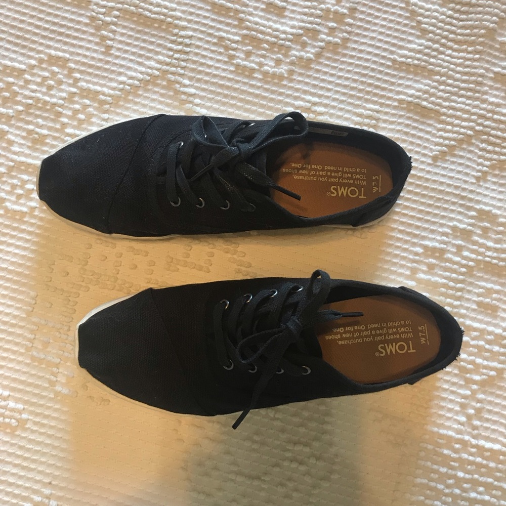 Like New Laced Toms Size 7.5